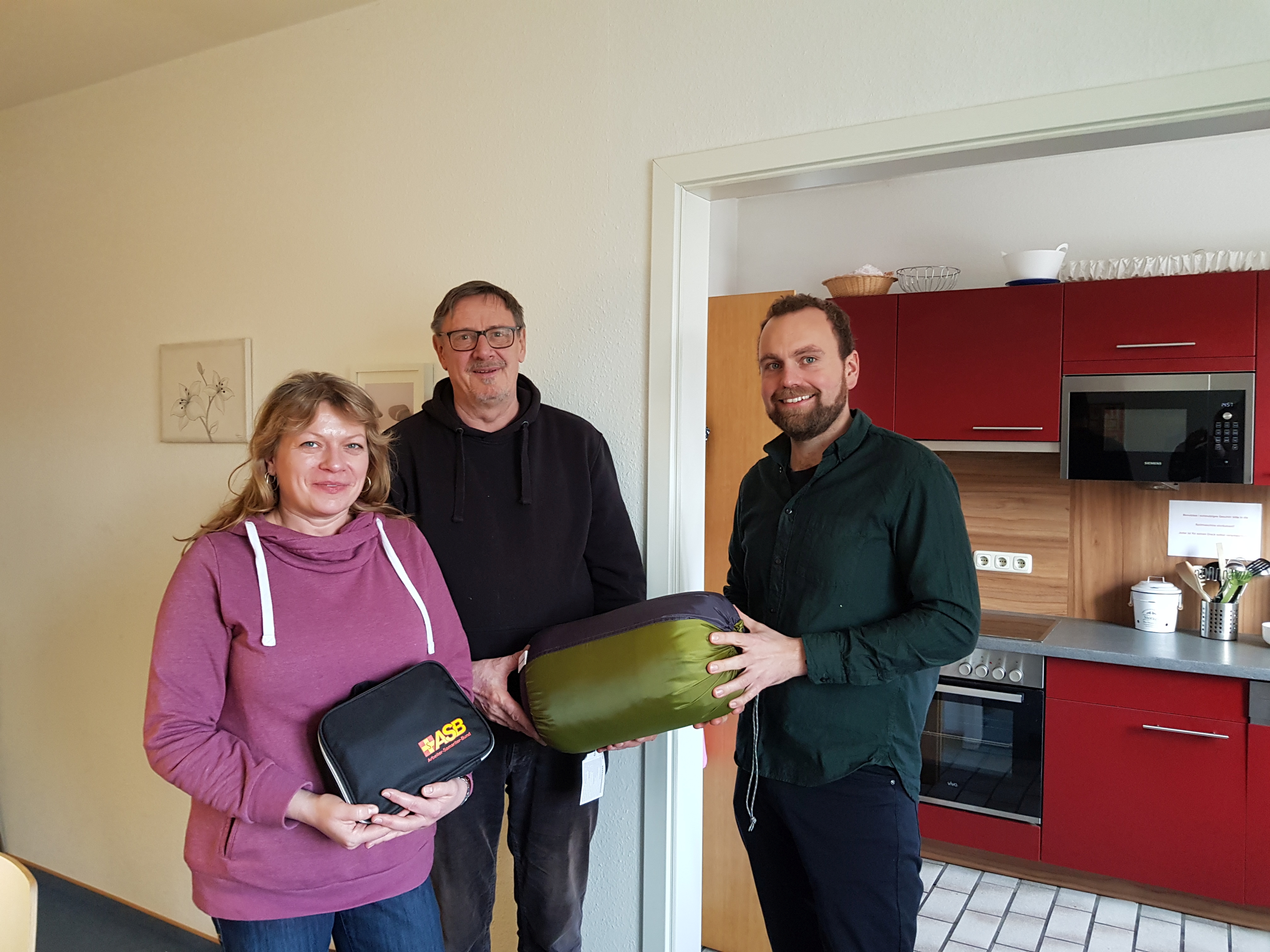 ASB-Kältehilfe-2018-ASB-Nienburg-Schlafsäcke-für-Obdachlose.jpg