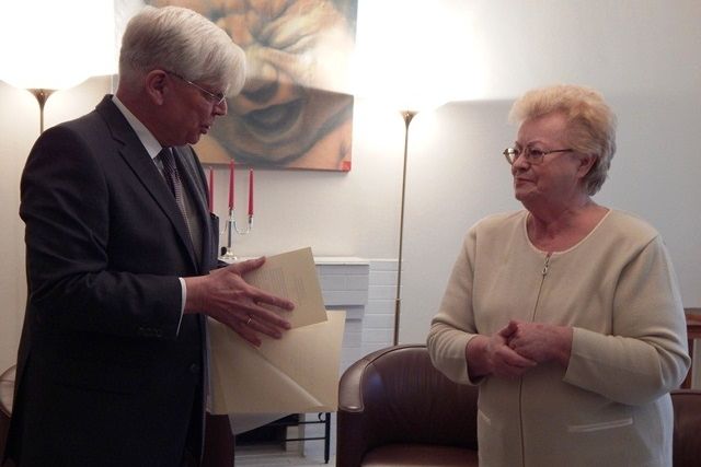 Preisübergabe an Swetlana Lewkowska