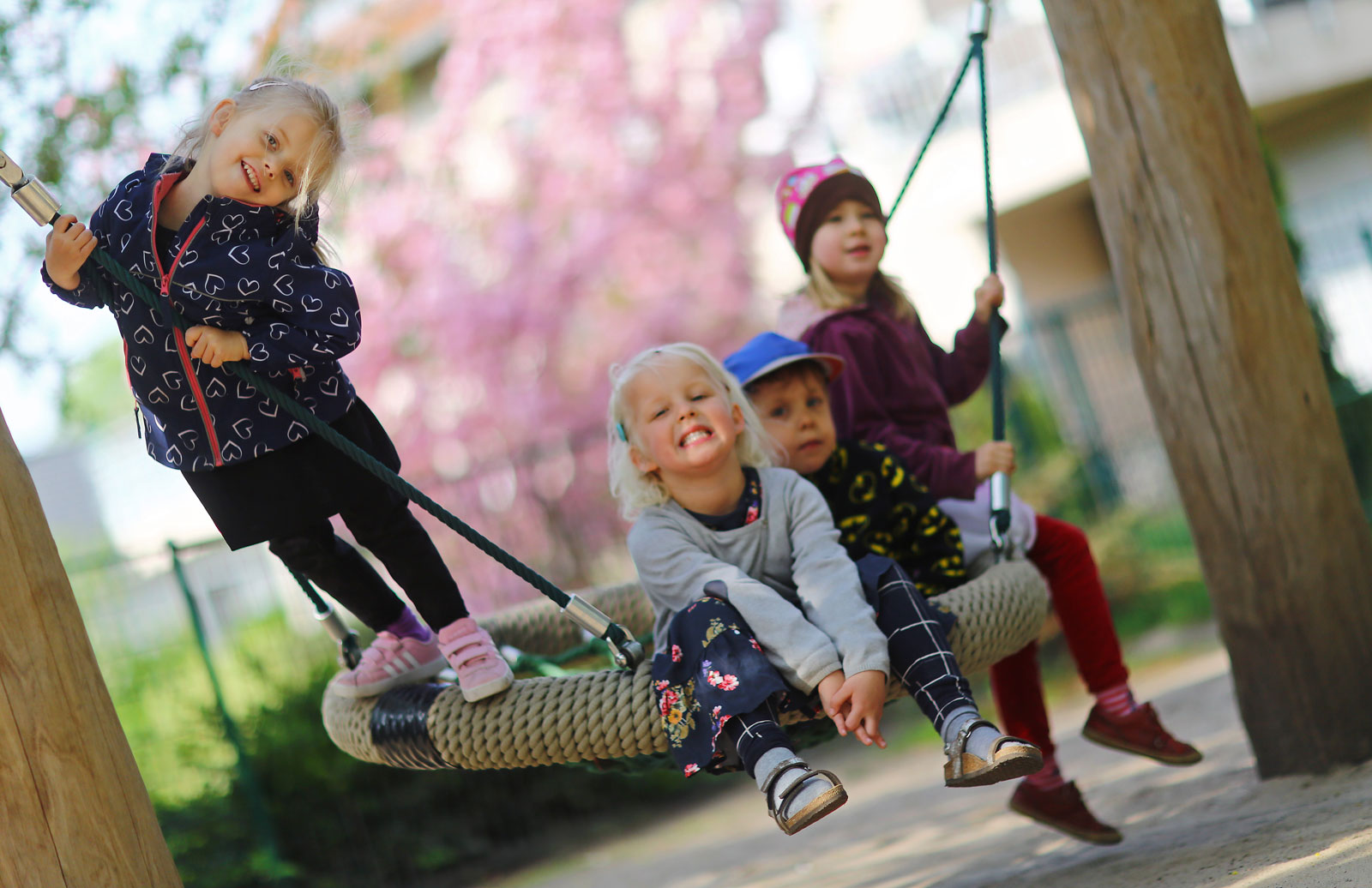 Kinder spielen in ASB Kita und freuen sich