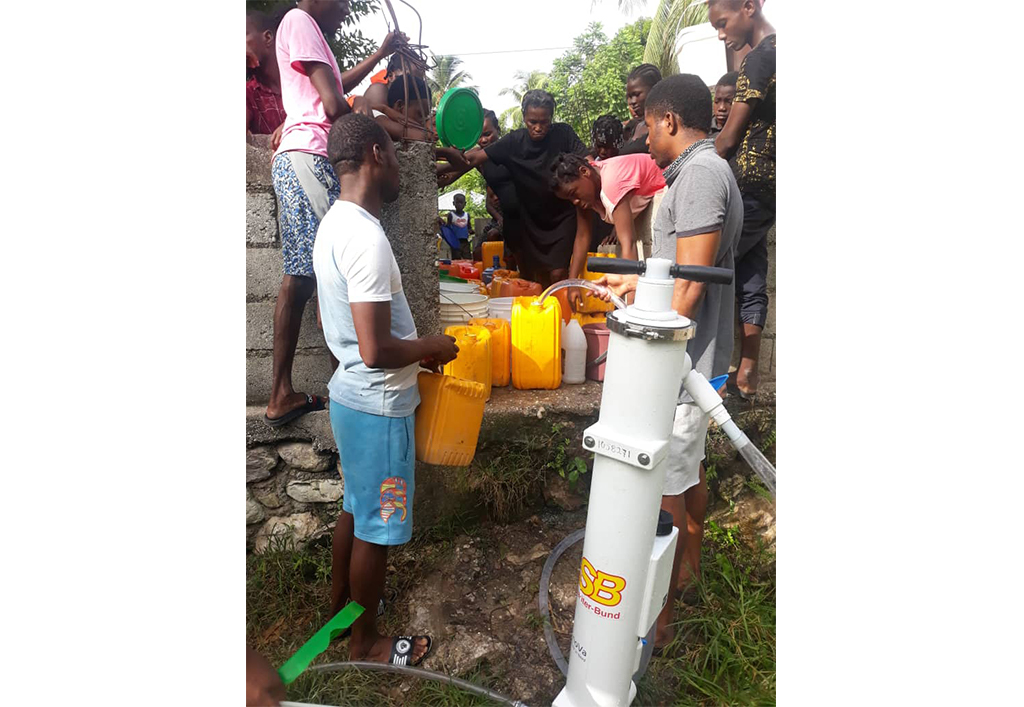 Wasserverteilung_Haiti.jpg