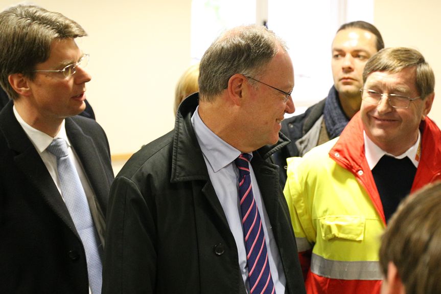 (V. l. n. r.): Dr. Ingo Meyer, OB Hildesheim, Niedersachsens Ministerpräsident Stephan Weil, Manfred Püster, Landesvorsitzender des ASB Niedersachsen.