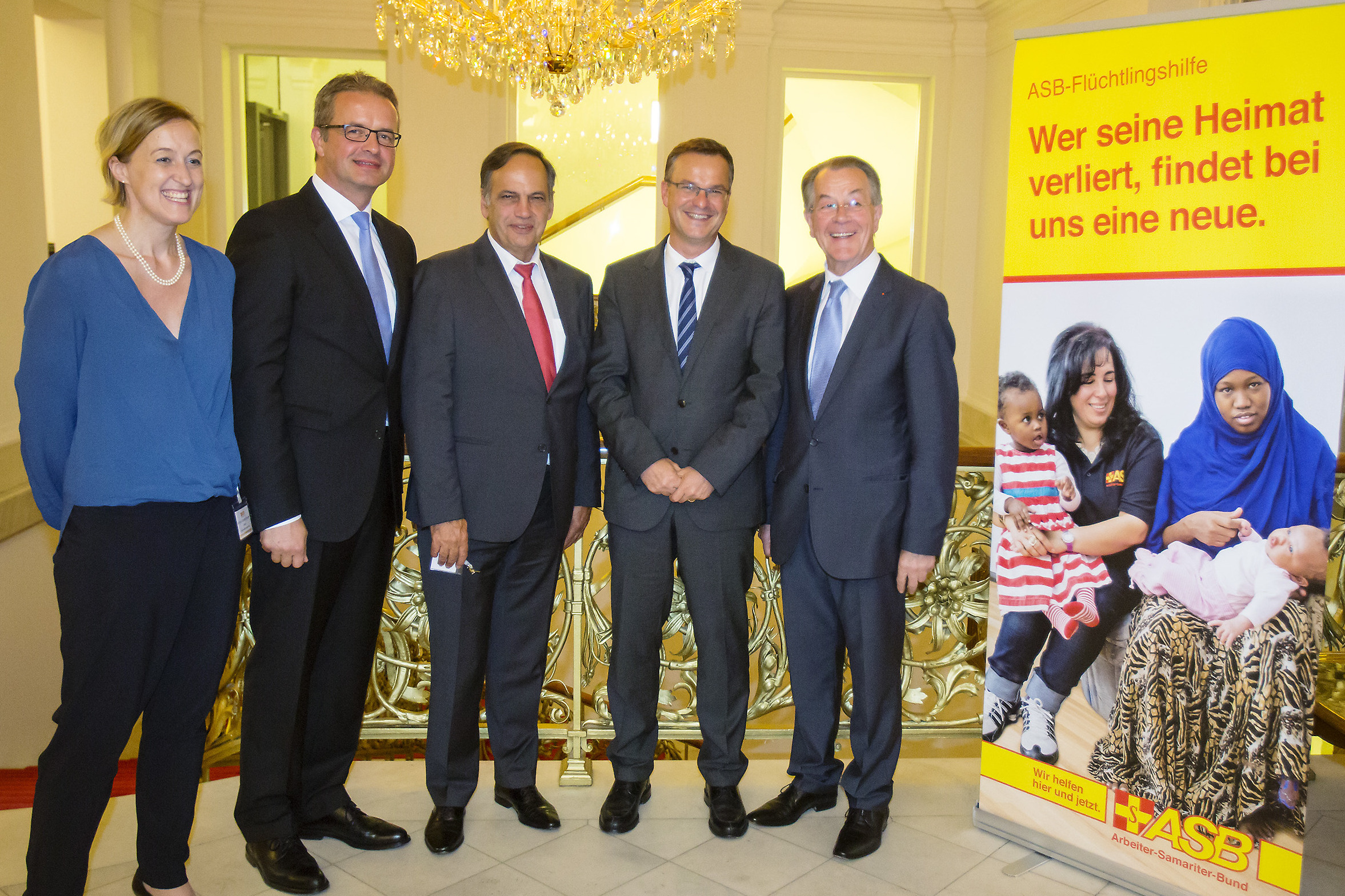 Gruppenbild mit Staatssekretär Engelke beim Parlamentarischen Abend