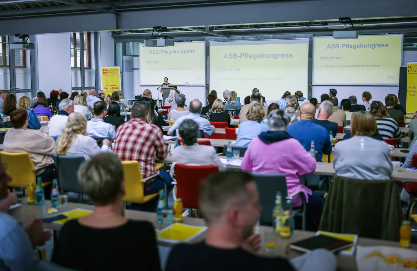 Voller Saal beim ASB Pflegekongress in Berlin