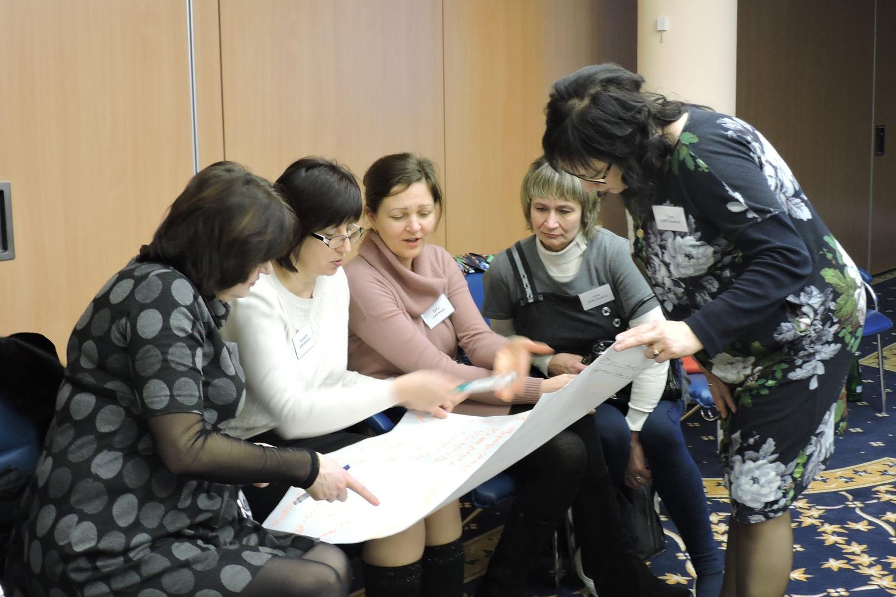 Gruppenarbeit beim Seminar für Flüchtlingshelfer in Kiew