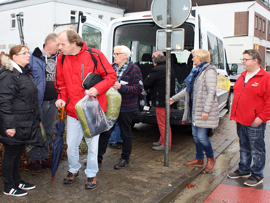 ASB-Kältehilfe-2018-ASB-Diepholz-Schlafsäcke-für-Obdachlose-3.jpg