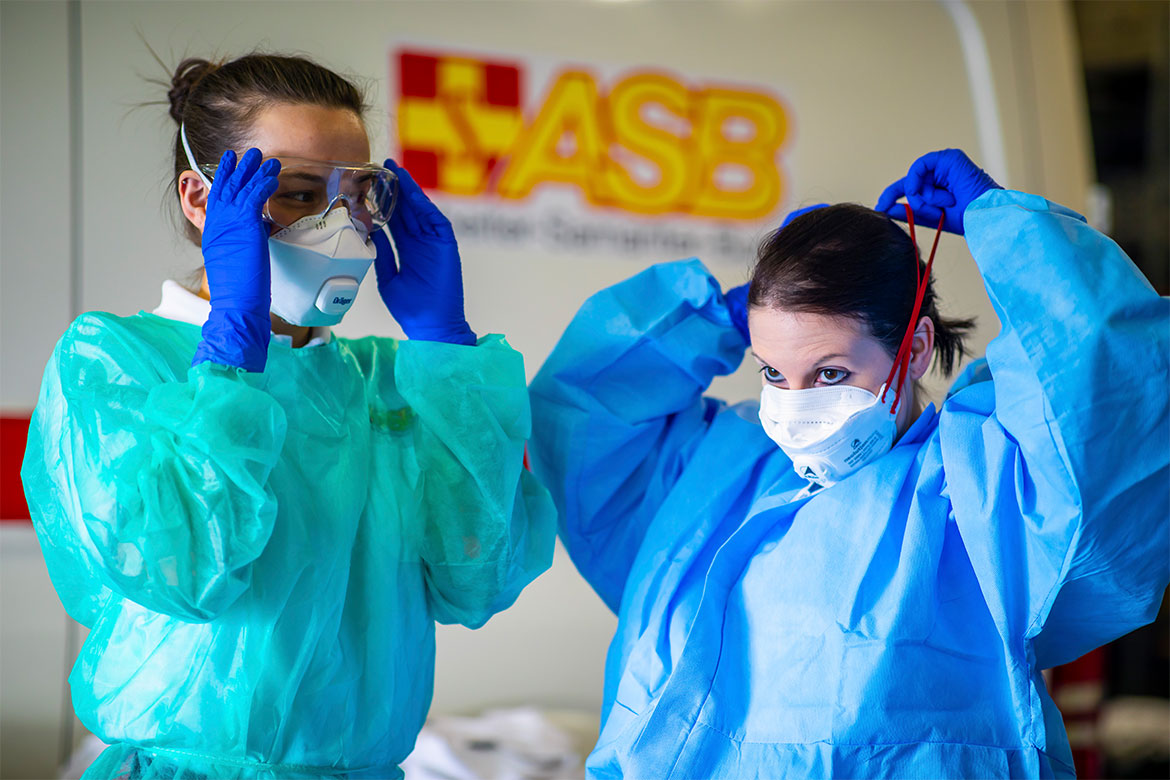 20200330asb_froschhausen15_seite.jpg ASB Helferinnen bereiten sich auf den Einsatz vor
