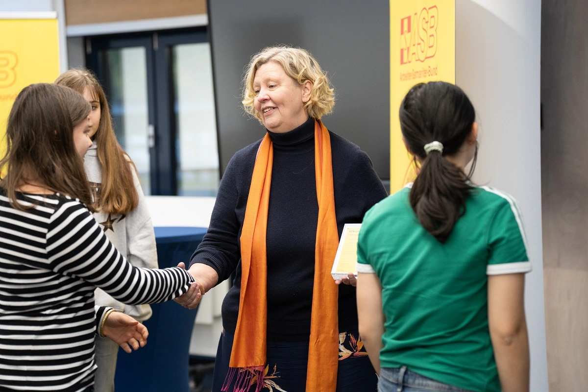 Erste Hilfe auf dem Schulhof: ASB-Bundesverband zeichnet Bremer Schulsanitätsdienst aus
