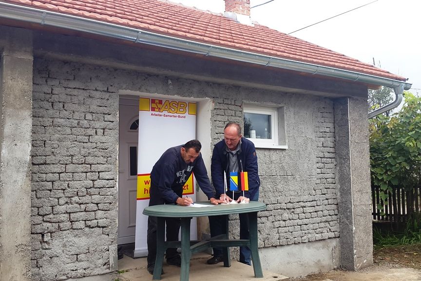 Wiederaufbau von Häusern in Bosnien-Herzegowina nach dem Hochwasser auf dem Balkan