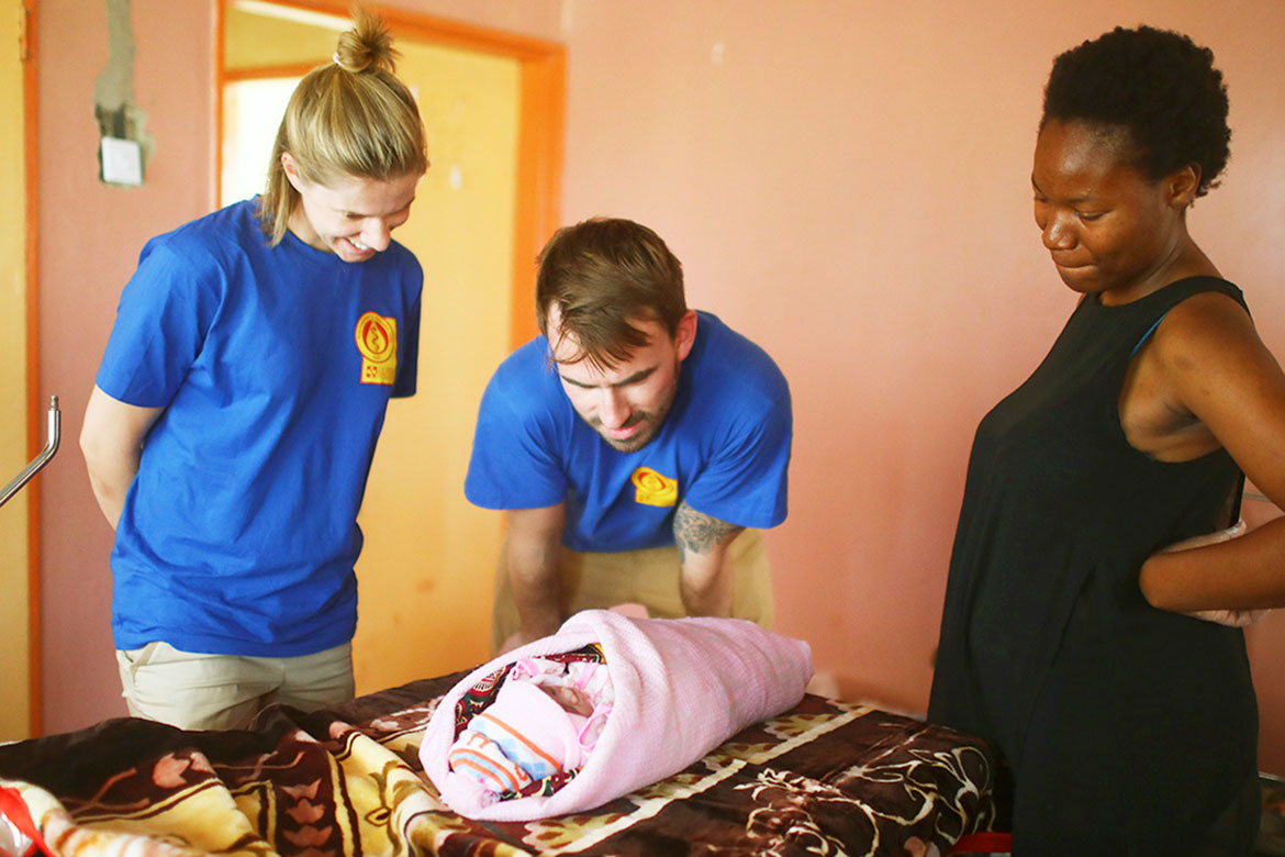 FAST-Team auf dem Weg nach Sambia