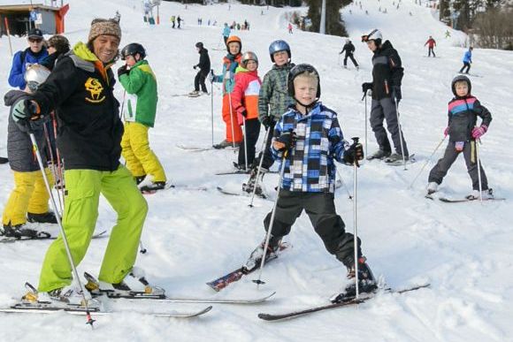 Ski-Vergnügen für Kinder aus Flutgebieten
