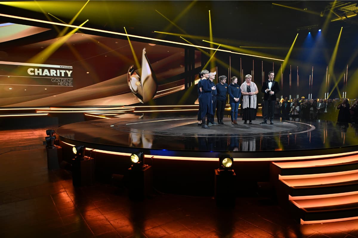 ASB-Wünschewagen erhält Charity Preis Goldene Henne 2024 Preisverleihung der Charity Henne 2024