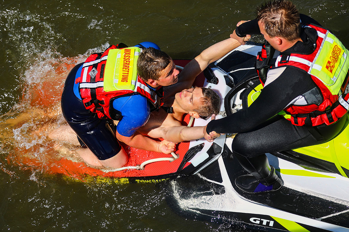 ASB-Wasserretter bergen Kanuten