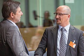 Pflegegesetze müssen nachgebessert werden