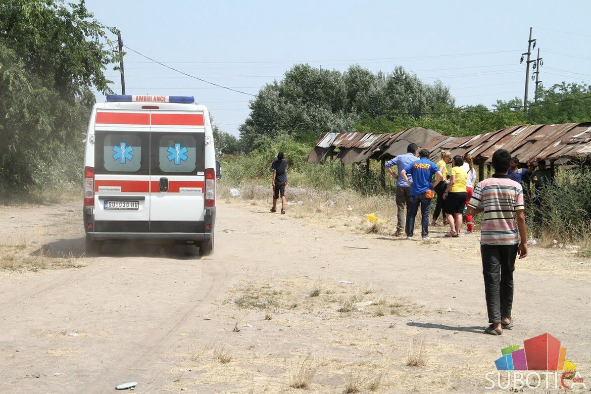 Serbia-Subotica_ambulance_car_entering.jpg