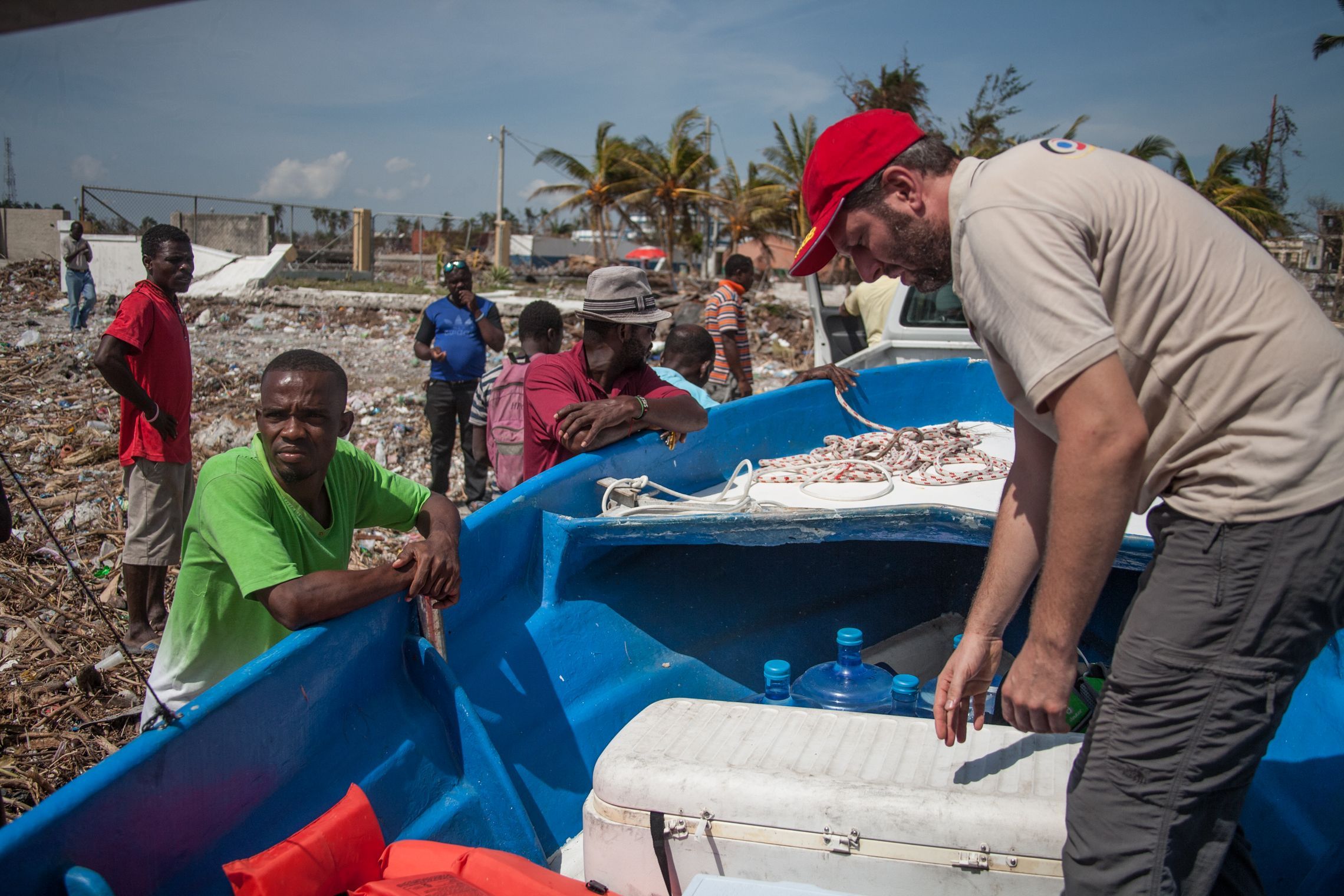 Beladen des Bootes in Haiti