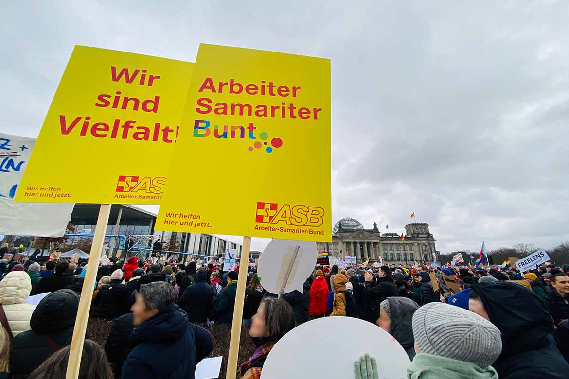 Aktive haupt- und ehrenamtliche Betätigung im ASB unvereinbar mit menschenfeindlichen und rechtsextremen Positionen und Parteien