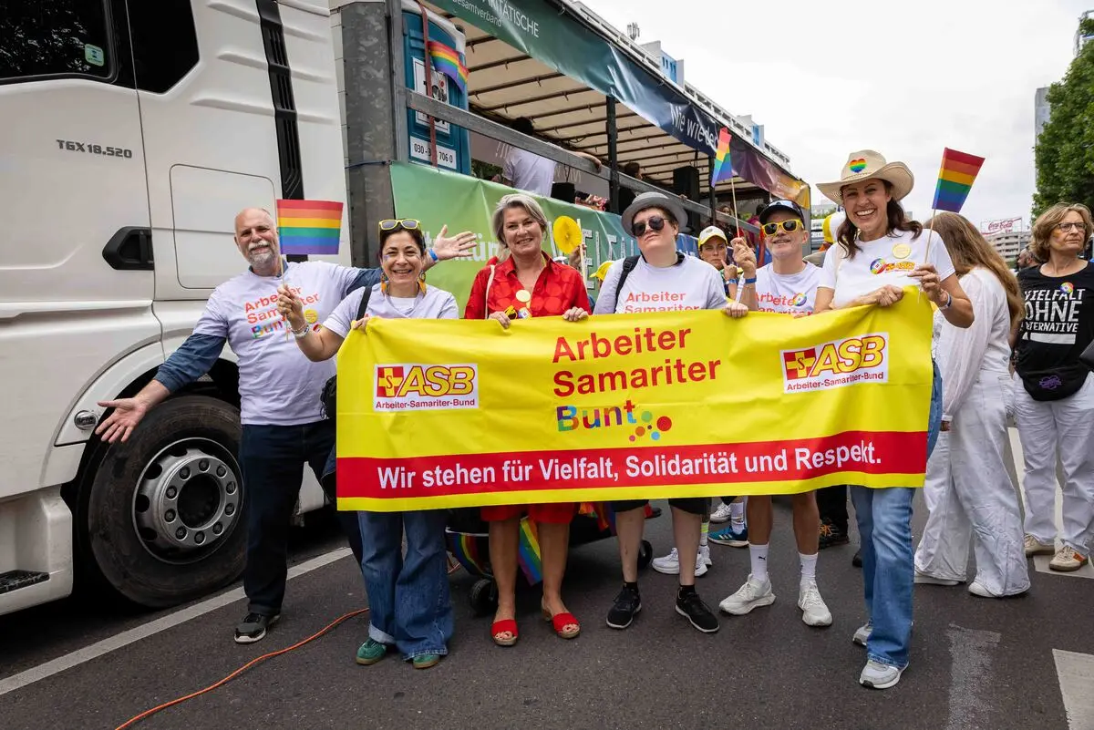Der ASB beim Christopher Street Day 2025 in Berlin