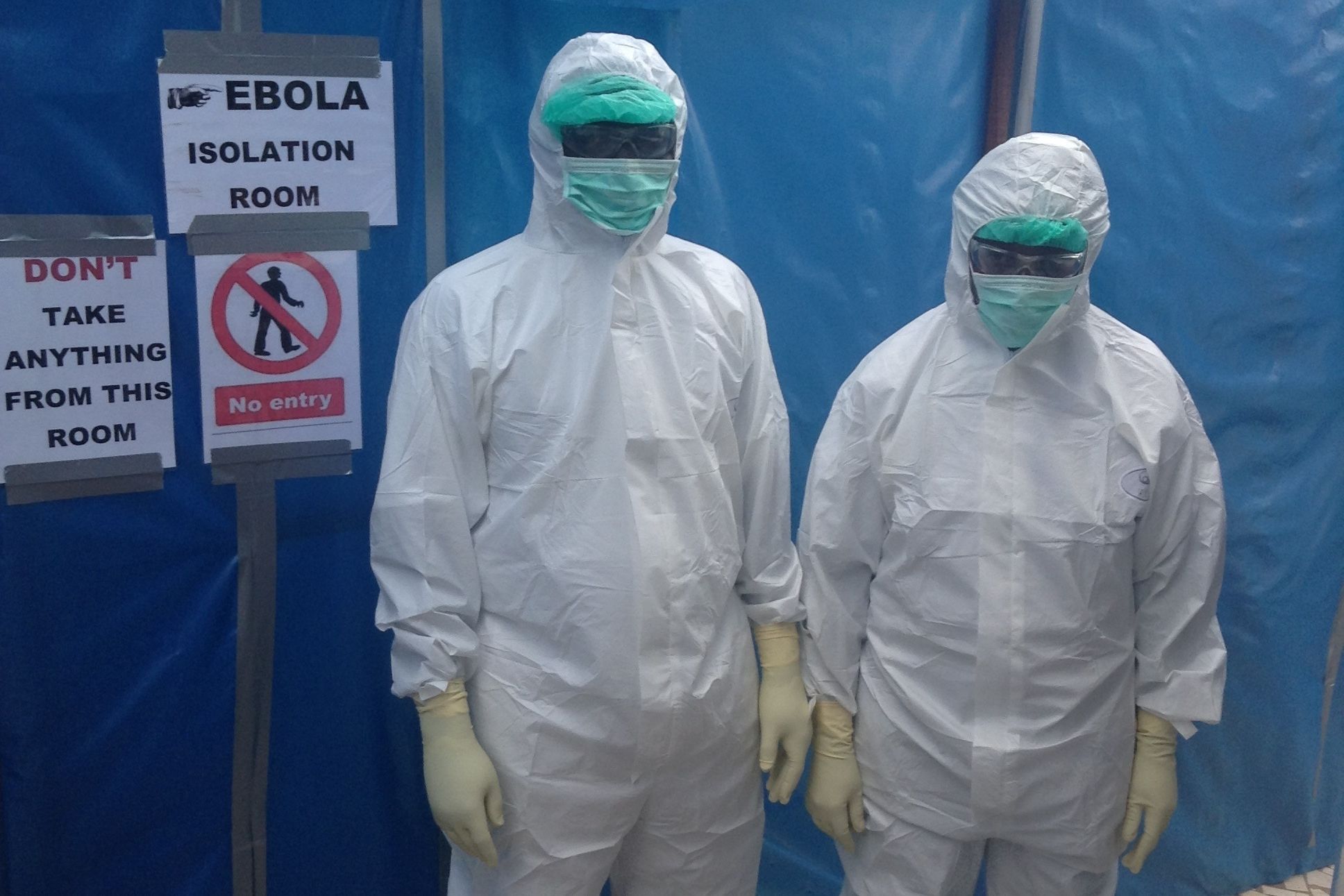 asb-gambia-ebola-schutzanzuege.jpg