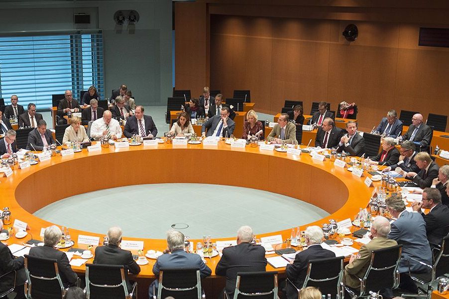150928_Bauch_besucht_Merkel_Ausschnitt.jpg