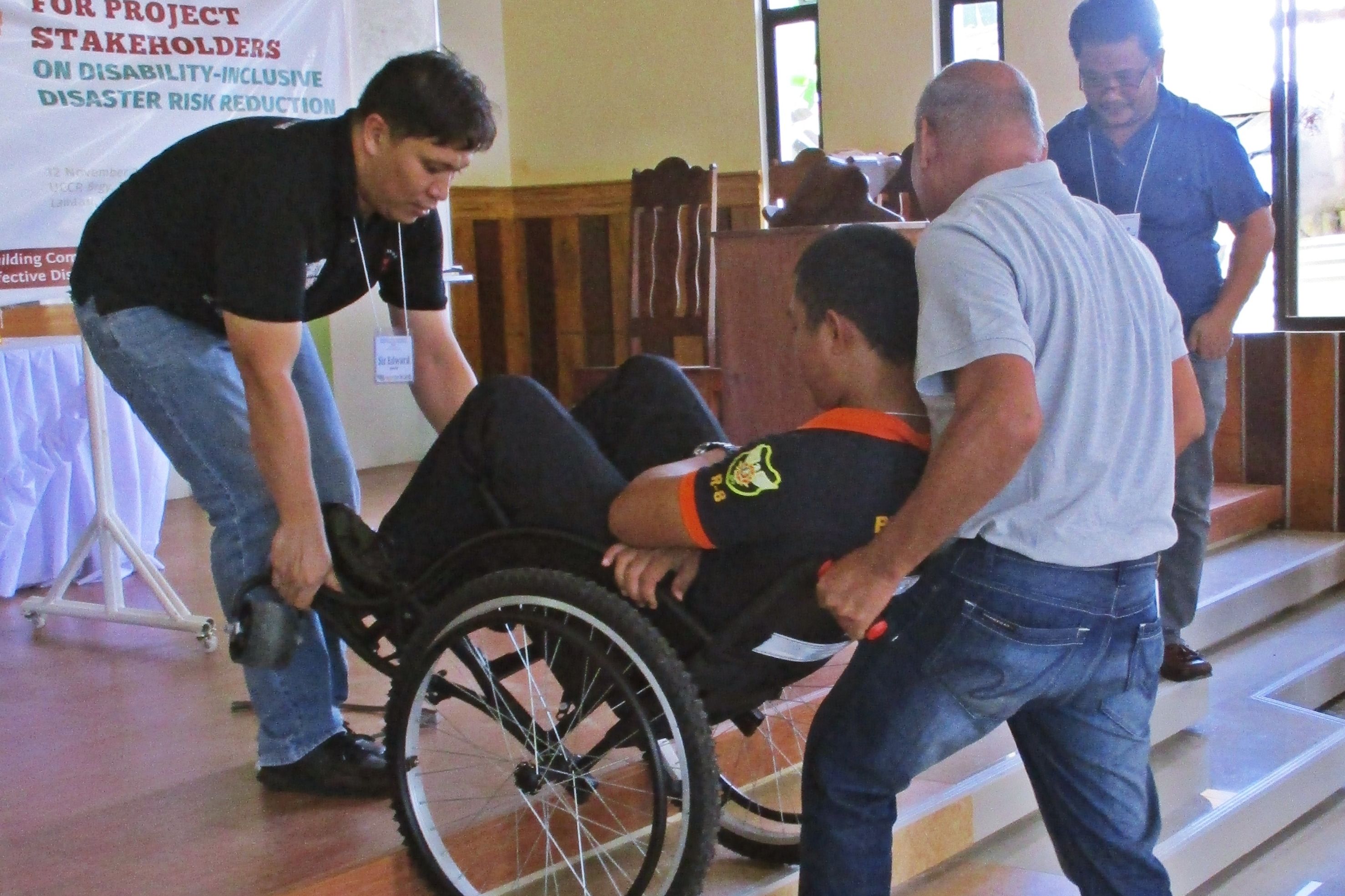 CDP-Practicing technique on evacuating wheelchair user-querer.jpg