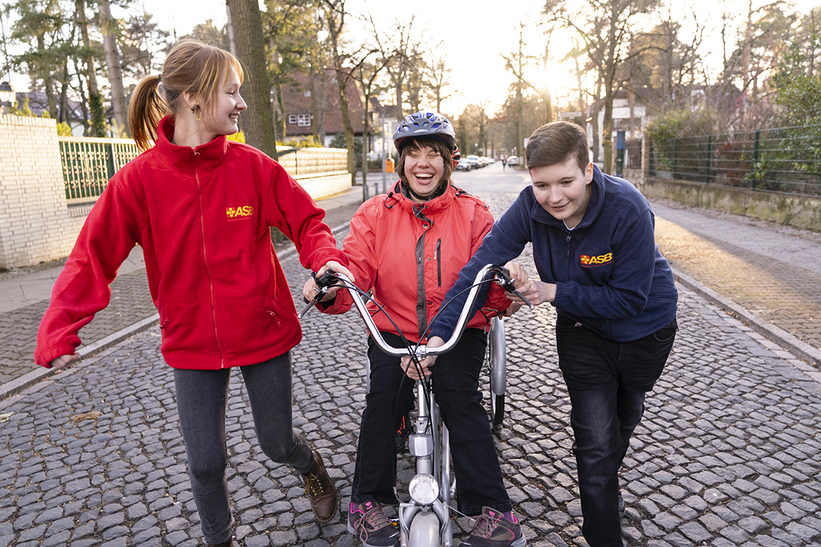 fsj-bfd-menschenmit-behinderung-berhindertenhilfe.jpg