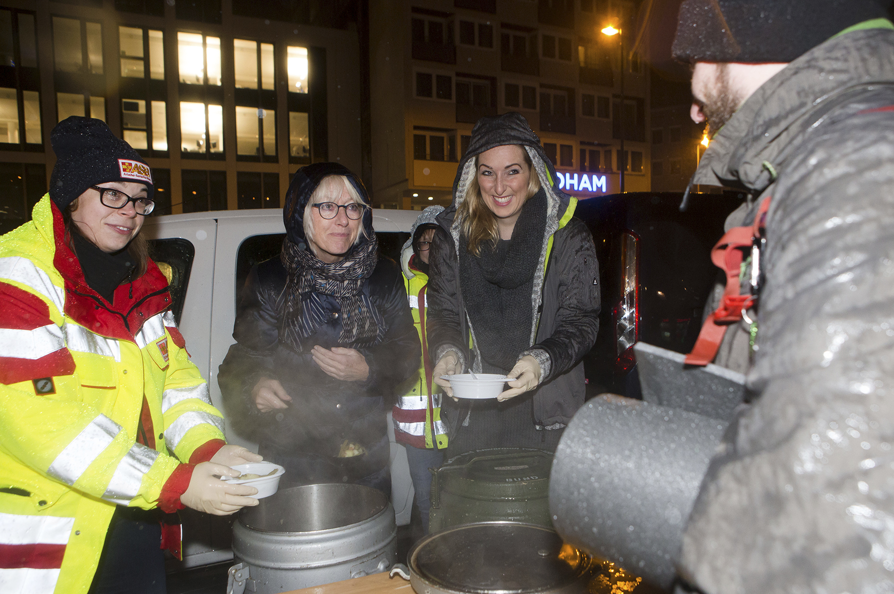 ASB verteilt nochmals Schlafsäcke und Suppe an Obdachlose