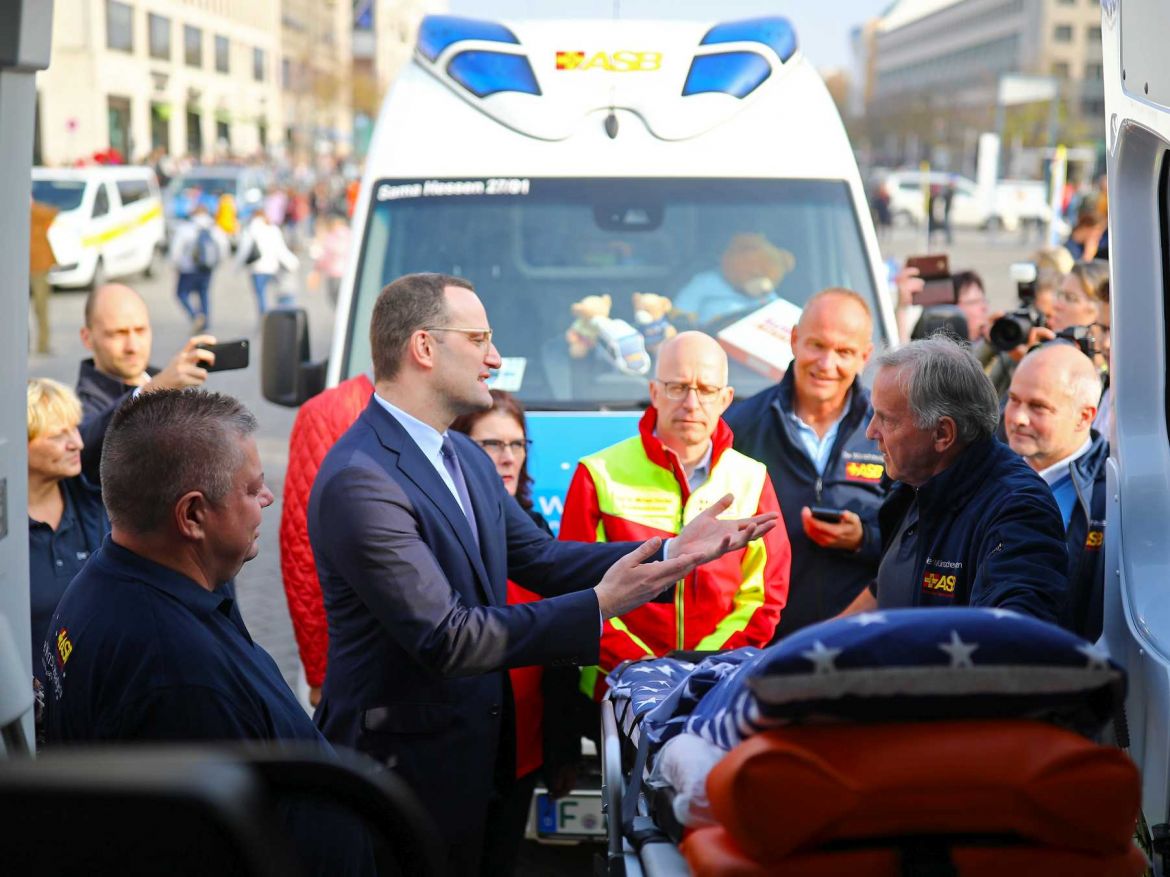 ASB-Wünschewagen-Letzte-Wünsche-wagen-Sternfahrt-Brandenburger-Tor-Ulrich-Bauch-Jens-Spahn (1).jpg