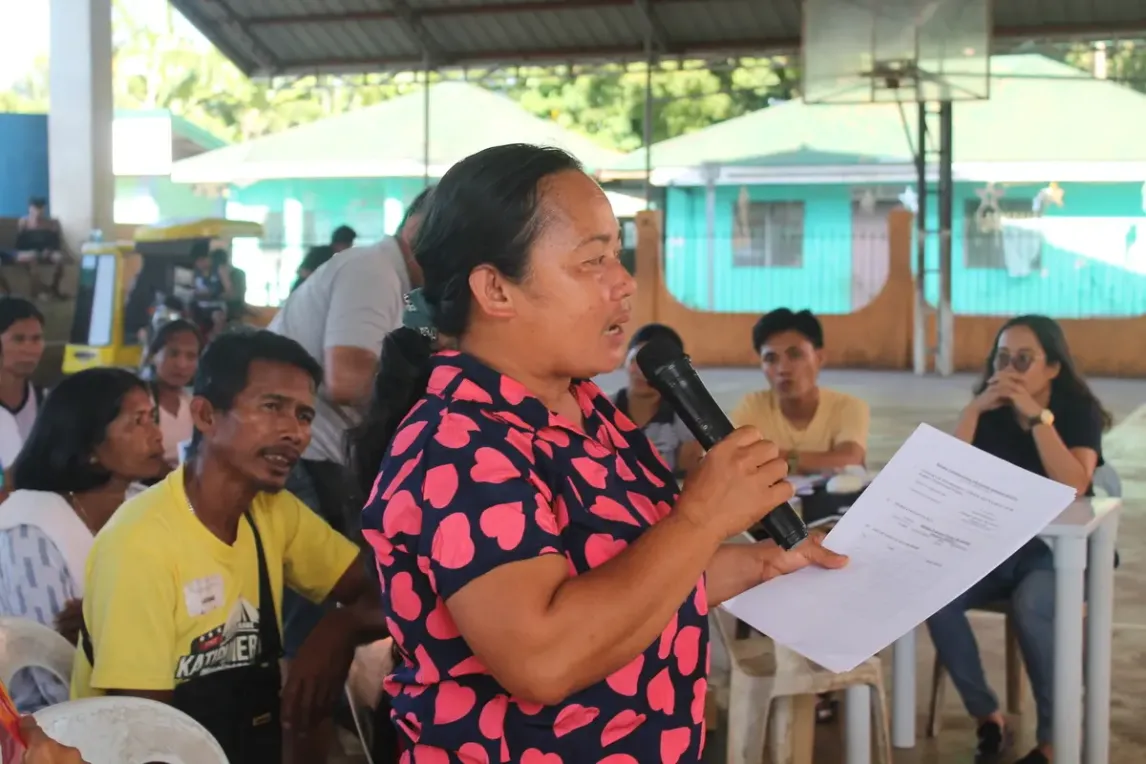 Participant presents discussion result in social enterprise proposal making training.webp