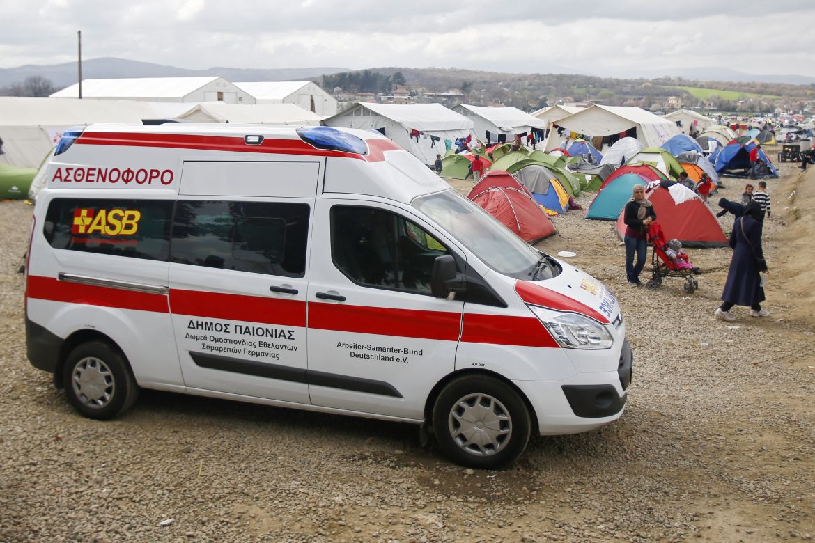 ASB-Hilfe auf Idomeni - Krankenwagen im Camp