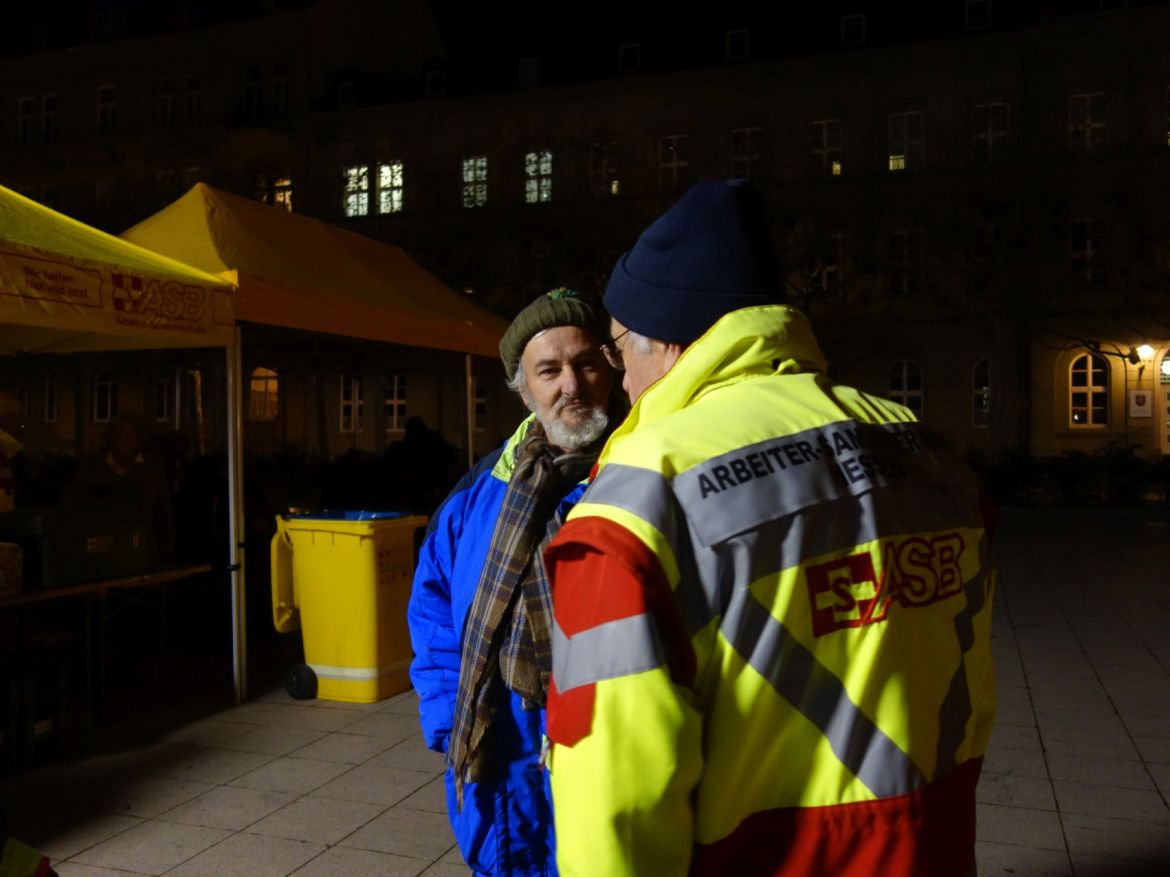 ASB-Kältehilfe-2018-ASB-Westhessen-Wiesbaden-Schlafsäcke-für-Obdachlose-1.jpg