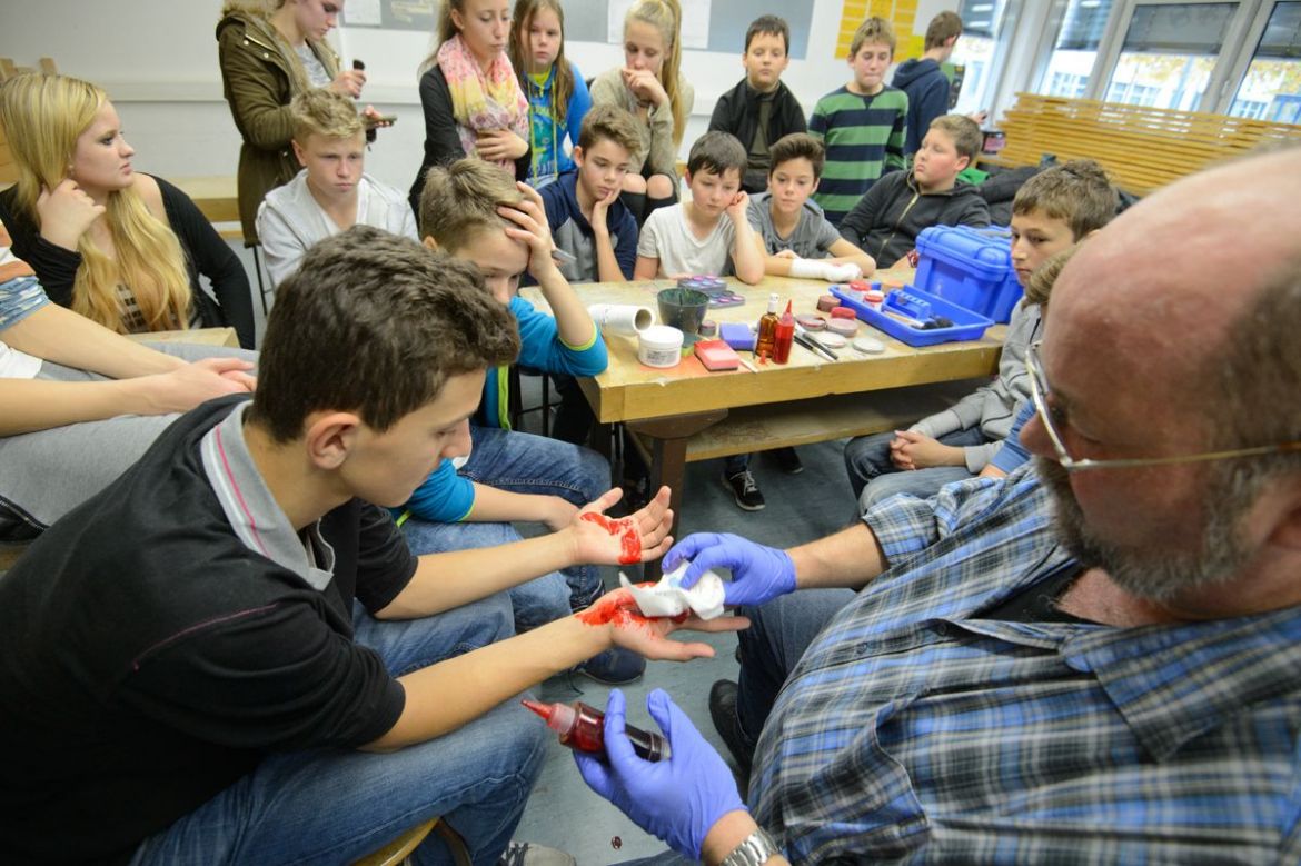 Eine ganze Schule lernt Erste Hilfe: RUD