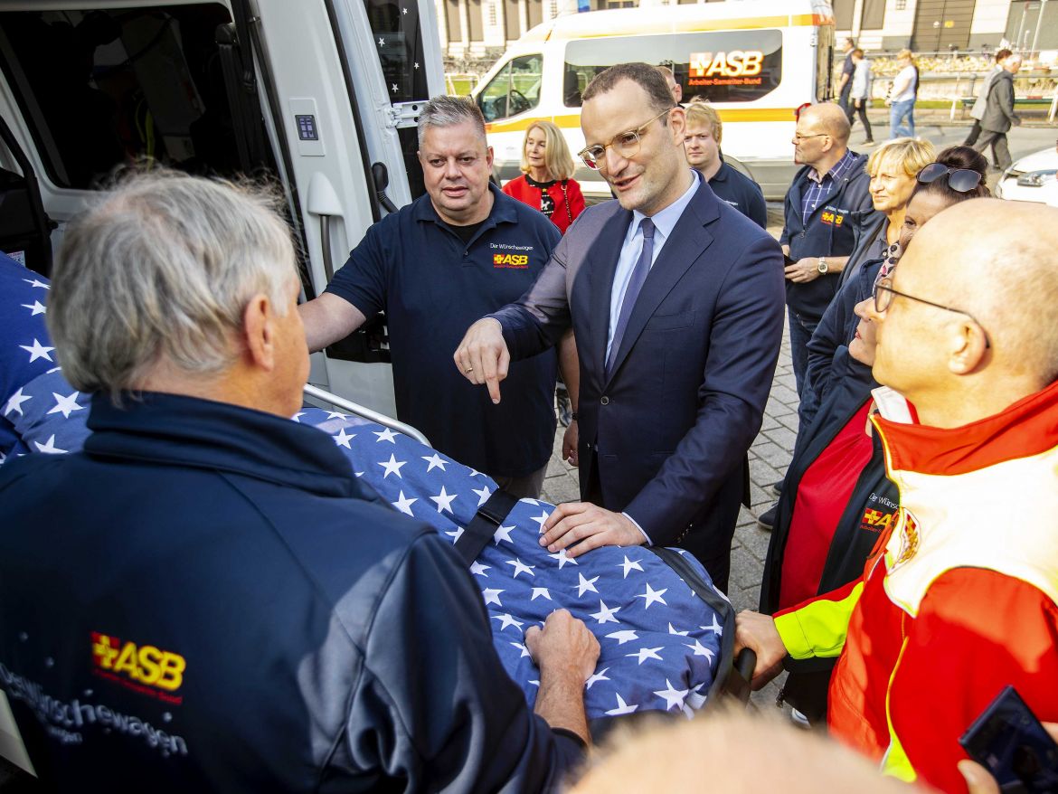 ASB-Wünschewagen-Letzte-Wünsche-wagen-Sternfahrt-Brandenburger-Tor-Ulrich-Bauch-Jens-Spahn (33).jpg