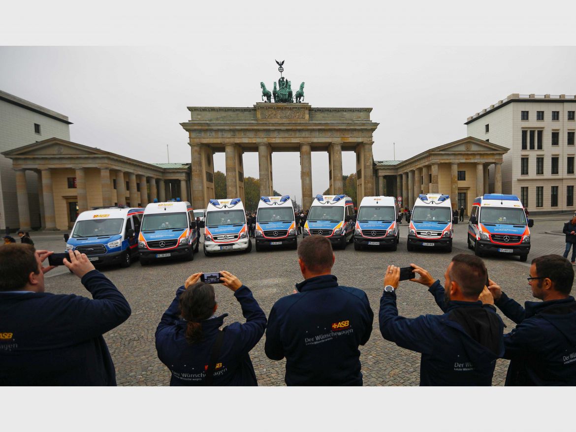 ASB-Wünschewagen-Letzte-Wünsche-wagen-Sternfahrt-Brandenburger-Tor-Ulrich-Bauch-Jens-Spahn (63).jpg