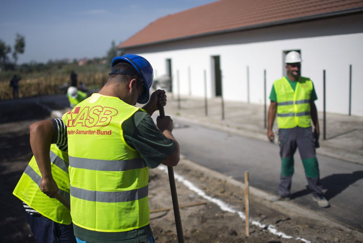Bauarbeiten für winterfeste Unterkunft in Subotica, Serbien