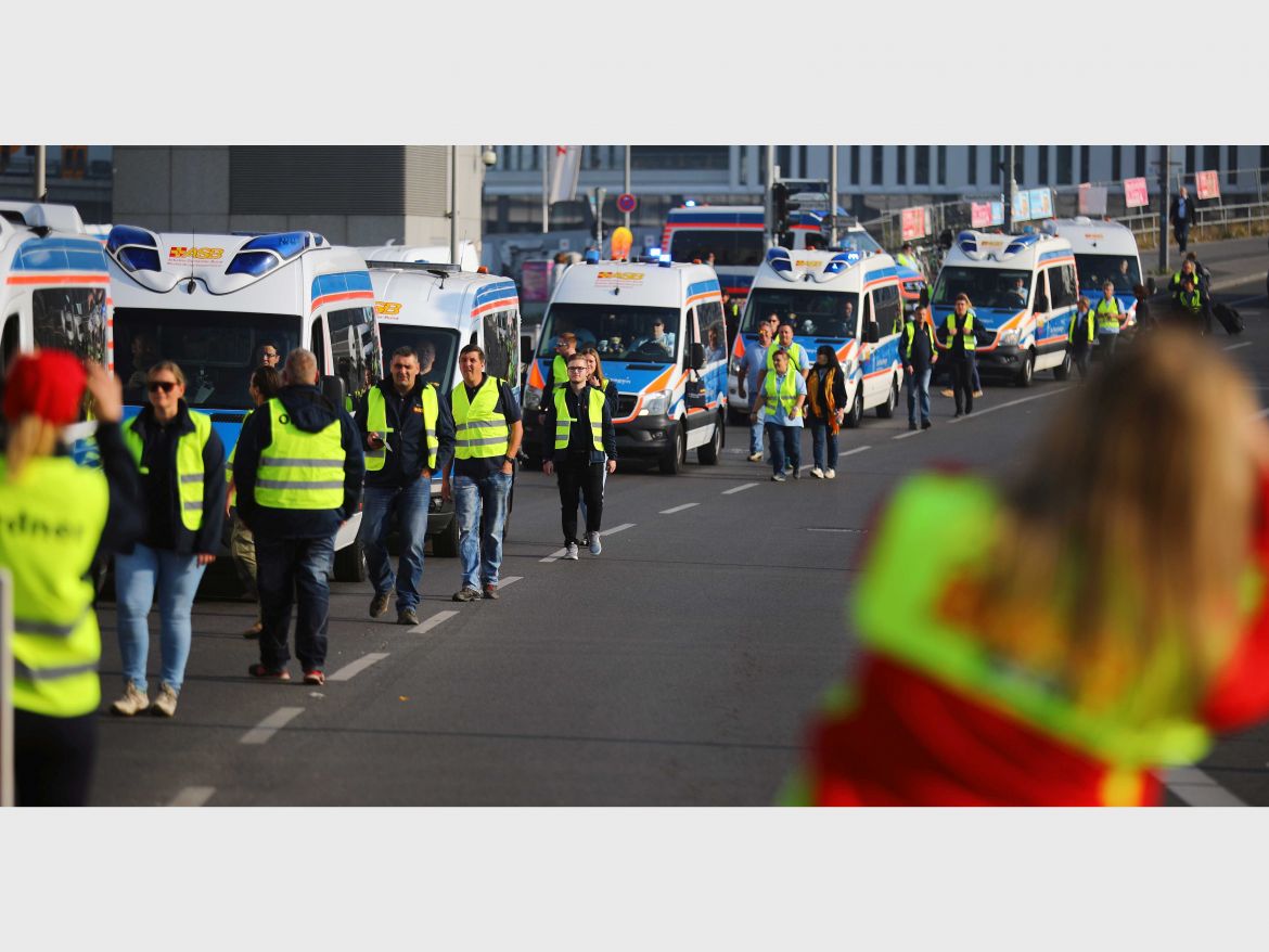 ASB-Wünschewagen-Letzte-Wünsche-wagen-Sternfahrt-Brandenburger-Tor-Ulrich-Bauch-Jens-Spahn (44).jpg