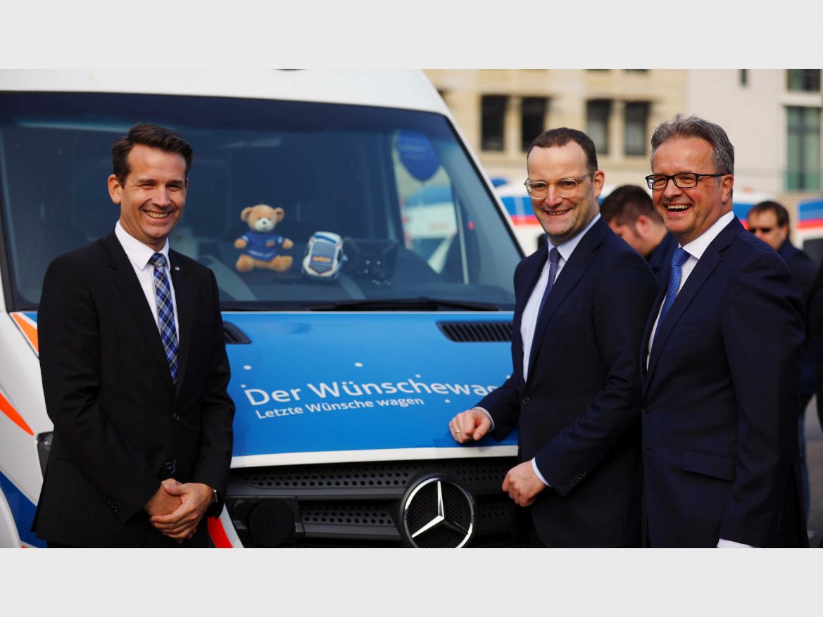 ASB-Wünschewagen-Letzte-Wünsche-wagen-Sternfahrt-Brandenburger-Tor-Ulrich-Bauch-Jens-Spahn (62).jpg