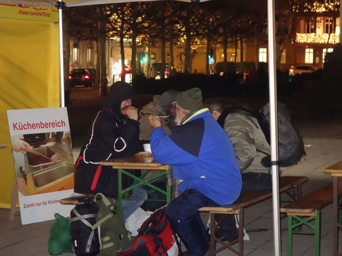 ASB-Kältehilfe-2018-ASB-Westhessen-Wiesbaden-Schlafsäcke-für-Obdachlose-4.jpg