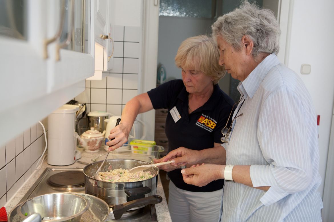 Leben im Alter - Hilfe beim Kochen