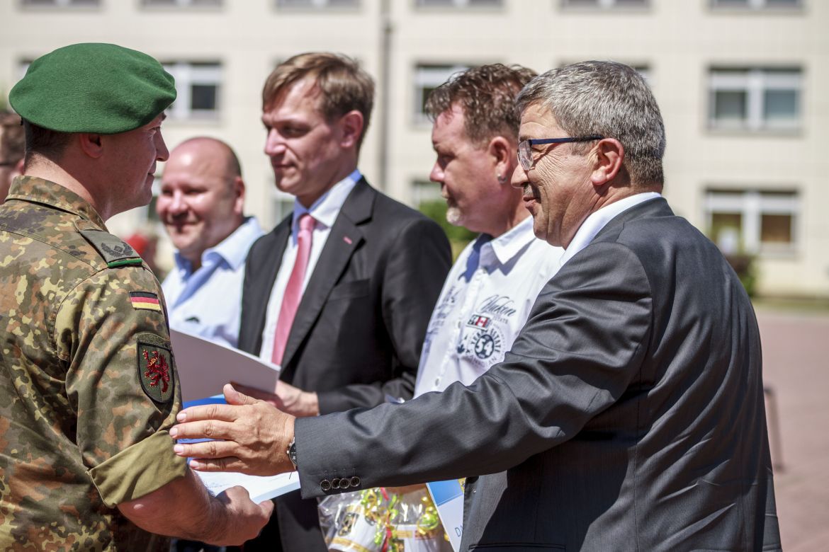 Verabschiedung der Bundeswehr in Fünfeichen