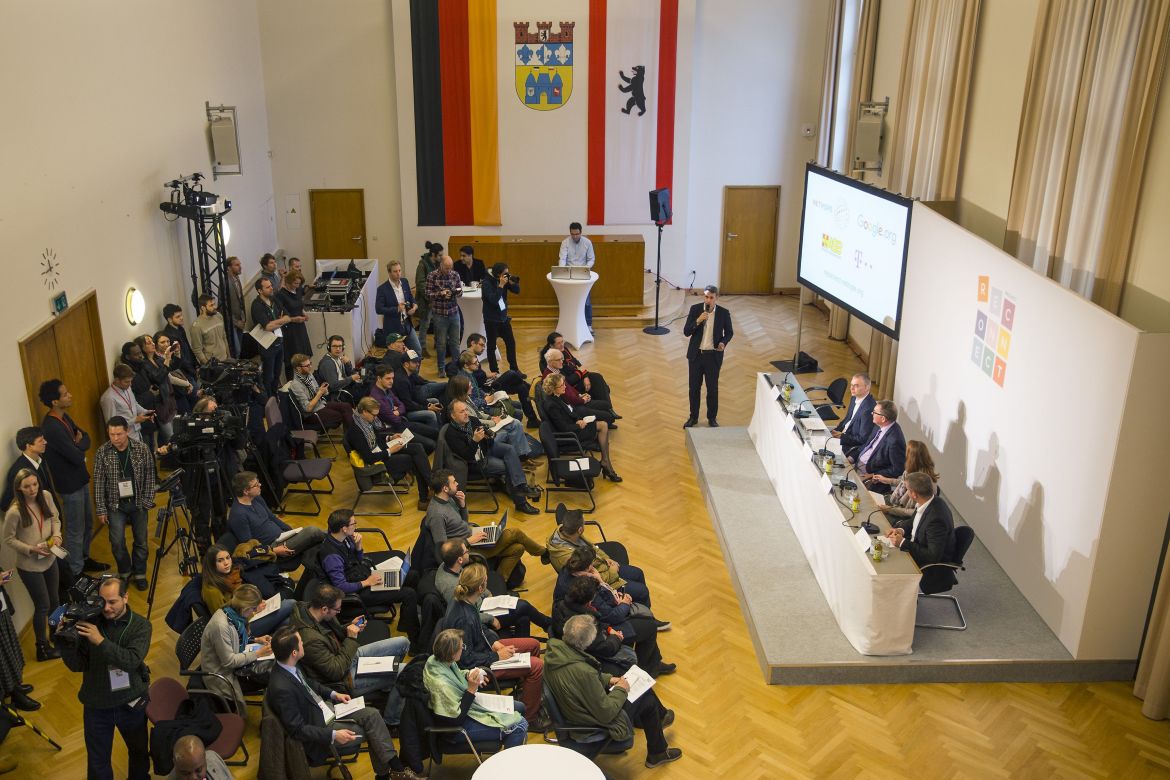 160125-Pressekonferenz-Chromebooks-imVersammlungssaal-ehemaliges-Rathaus-Wilmersdorf.jpg