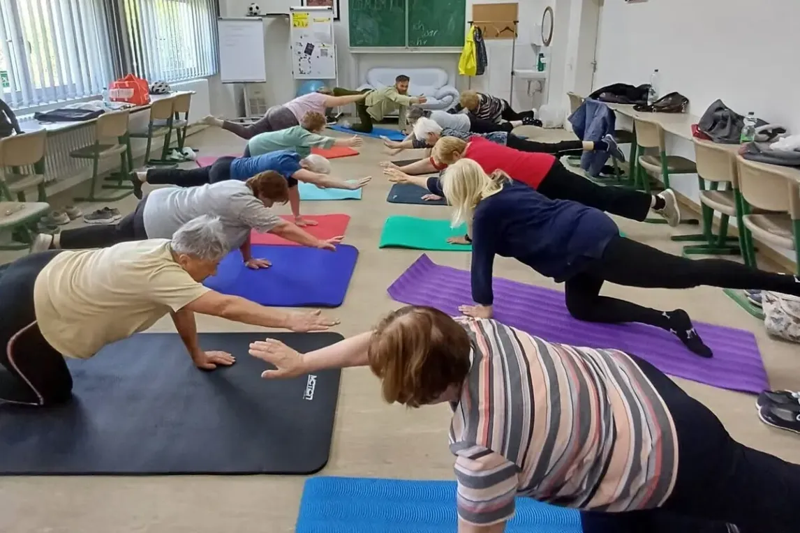 Yoga mit Lebensbildung.webp