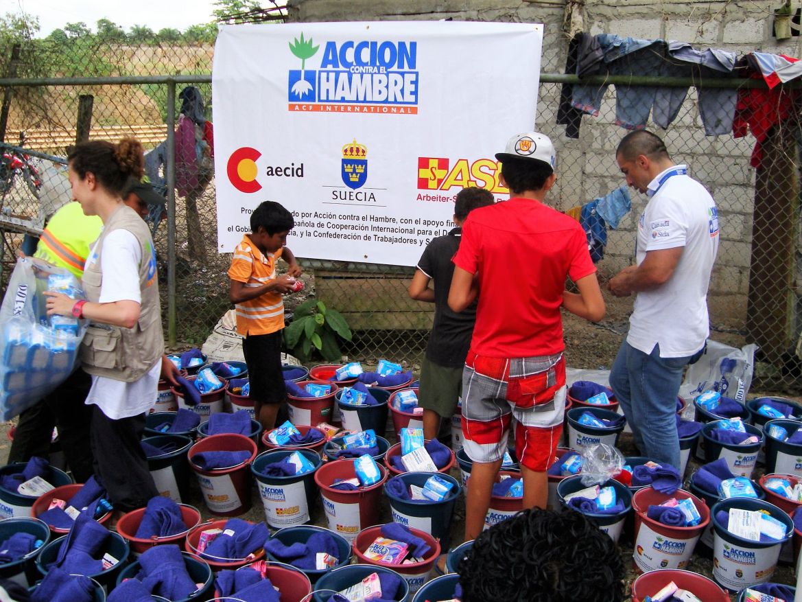 160425-erdbeben ecuador-asb-vorbereiten-hygienekits.jpg