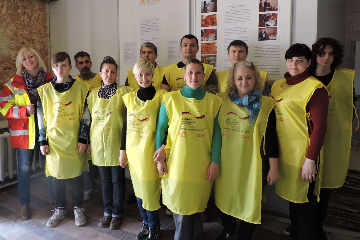 Die Projektleiterin Janina Lewkowska mit dem Freiwilligen-Team.