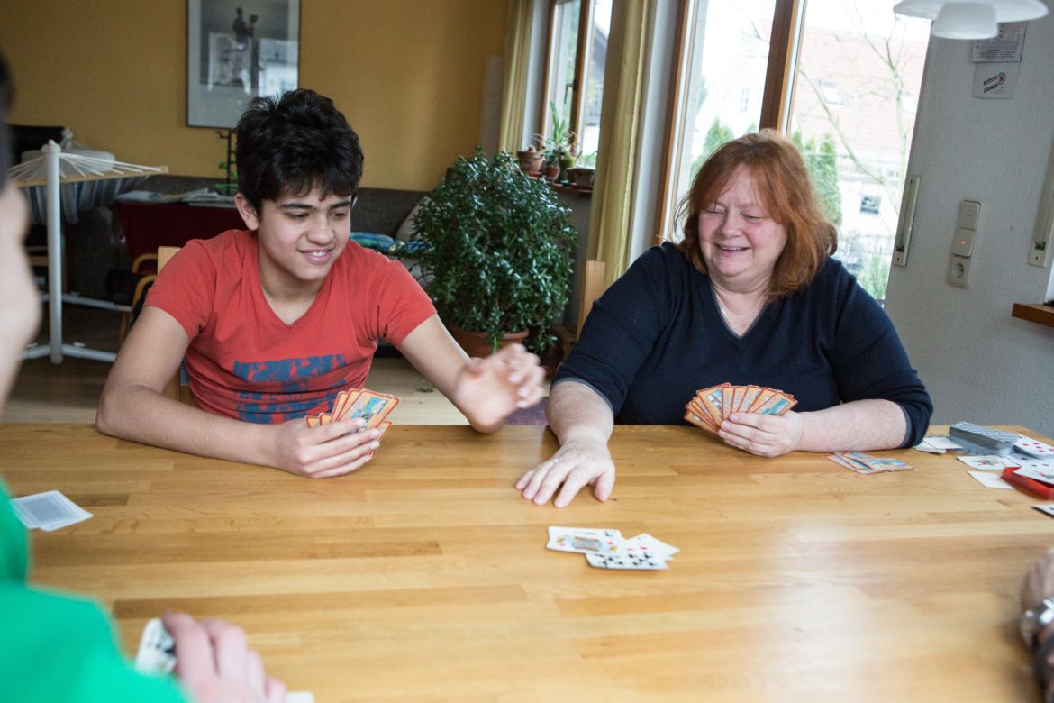 ASB Falkensee, Kartenspielen in Gastfamilie