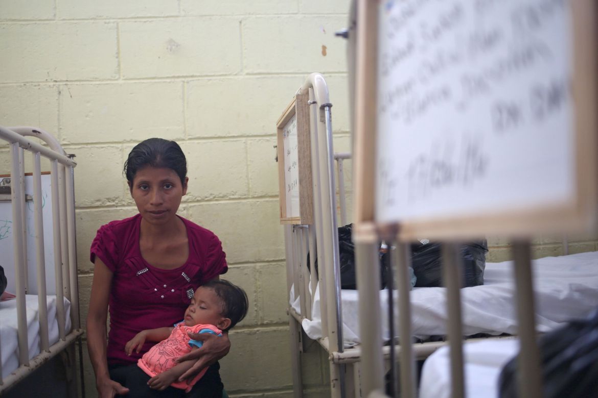 Junge Mutter im Ernährungszentrum von Jocotán, Guatemala