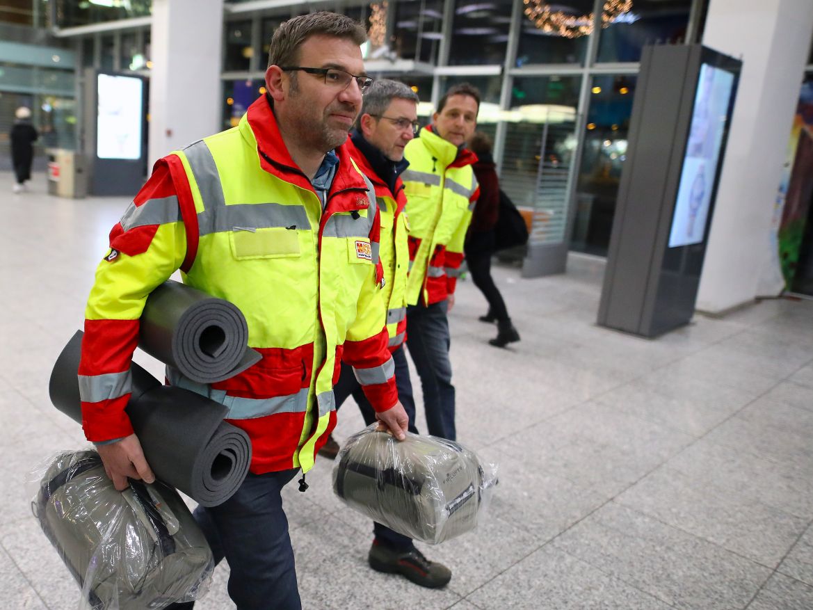 ASB-Kältehilfe-2018-ASB-Berlin-Schlafsäcke-für-Obdachlose-Müntefering-5.jpg