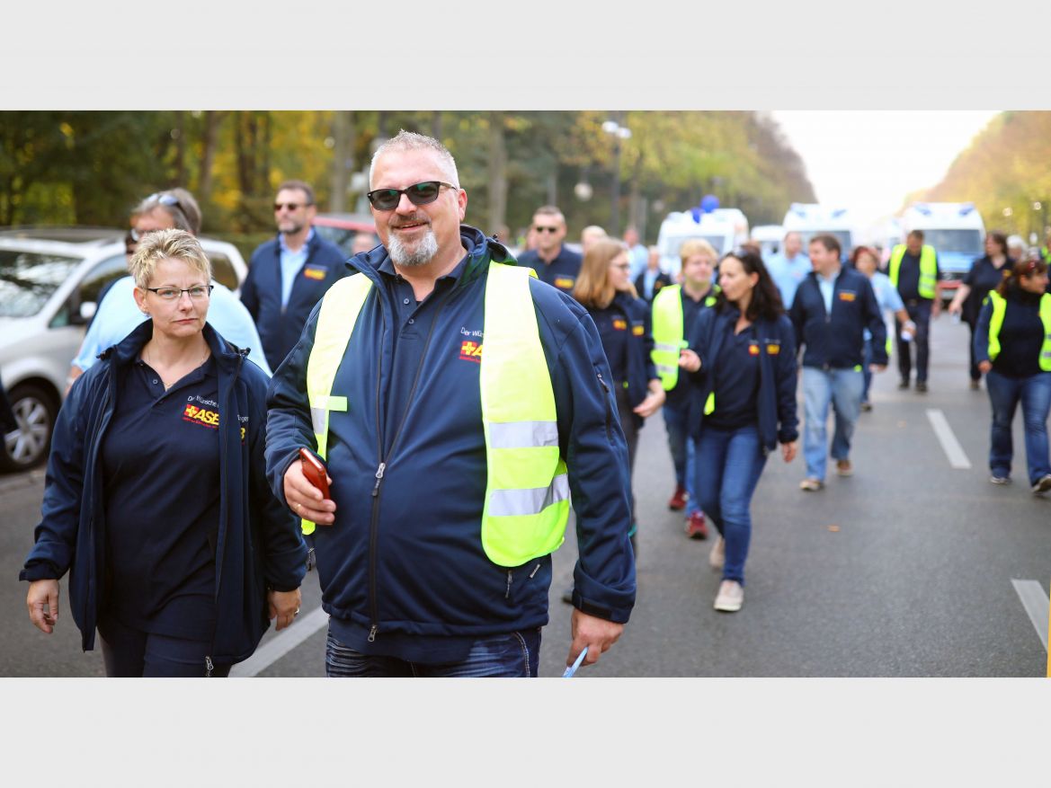 ASB-Wünschewagen-Letzte-Wünsche-wagen-Sternfahrt-Brandenburger-Tor-Ulrich-Bauch-Jens-Spahn (51).jpg