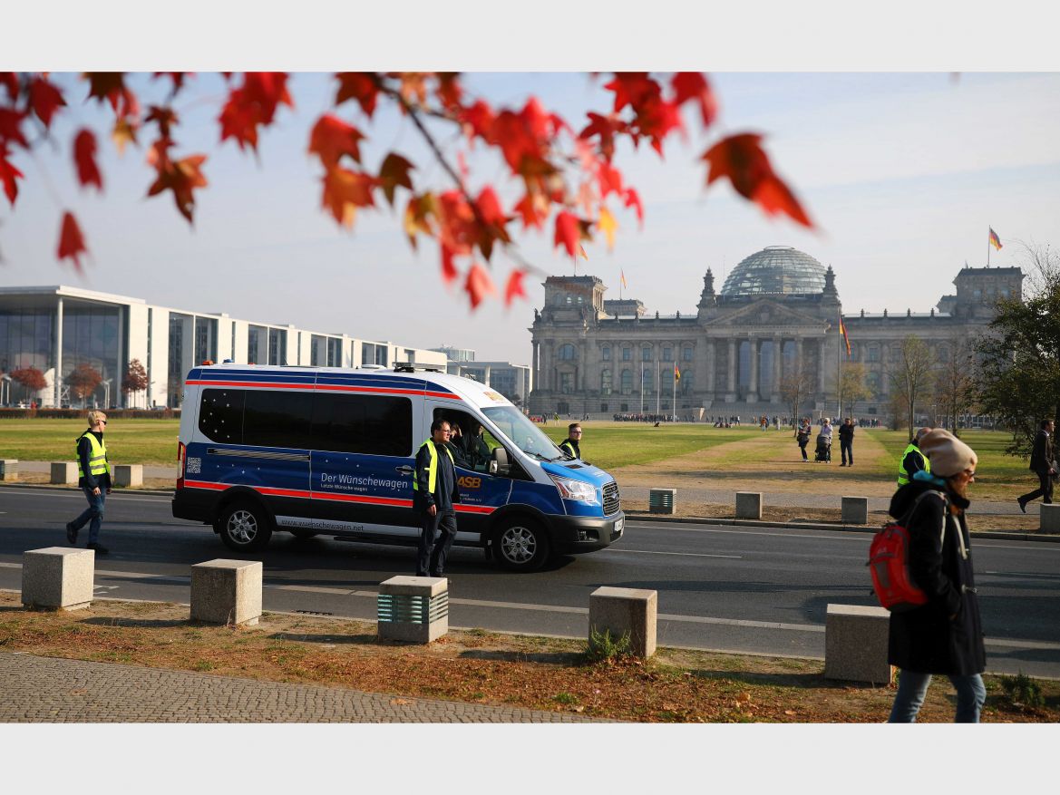 ASB-Wünschewagen-Letzte-Wünsche-wagen-Sternfahrt-Brandenburger-Tor-Ulrich-Bauch-Jens-Spahn (45).jpg