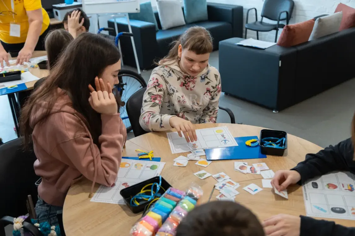 Förderung durch kreative Gruppenarbeit in vergleichbarer sozialen Einrichtung des SSU, Credits ASB-SSU.webp