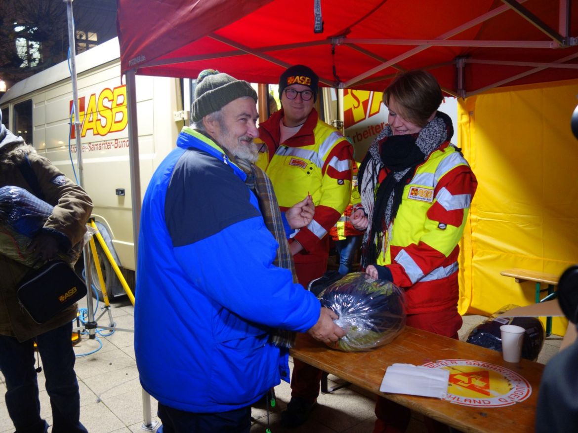 ASB-Kältehilfe-2018-ASB-Westhessen-Wiesbaden-Schlafsäcke-für-Obdachlose-6.jpg